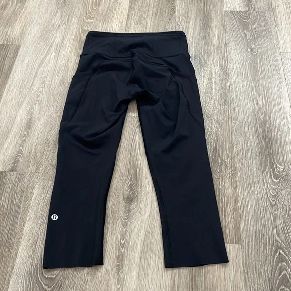 Lululemon Fast and Free Crop II 19" *Nulux sz 4 black - Picture 4 of 6